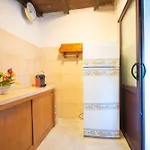 1 Apartment *